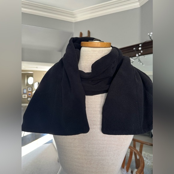 GAP black fleece scarf, unisex - Picture 4 of 11